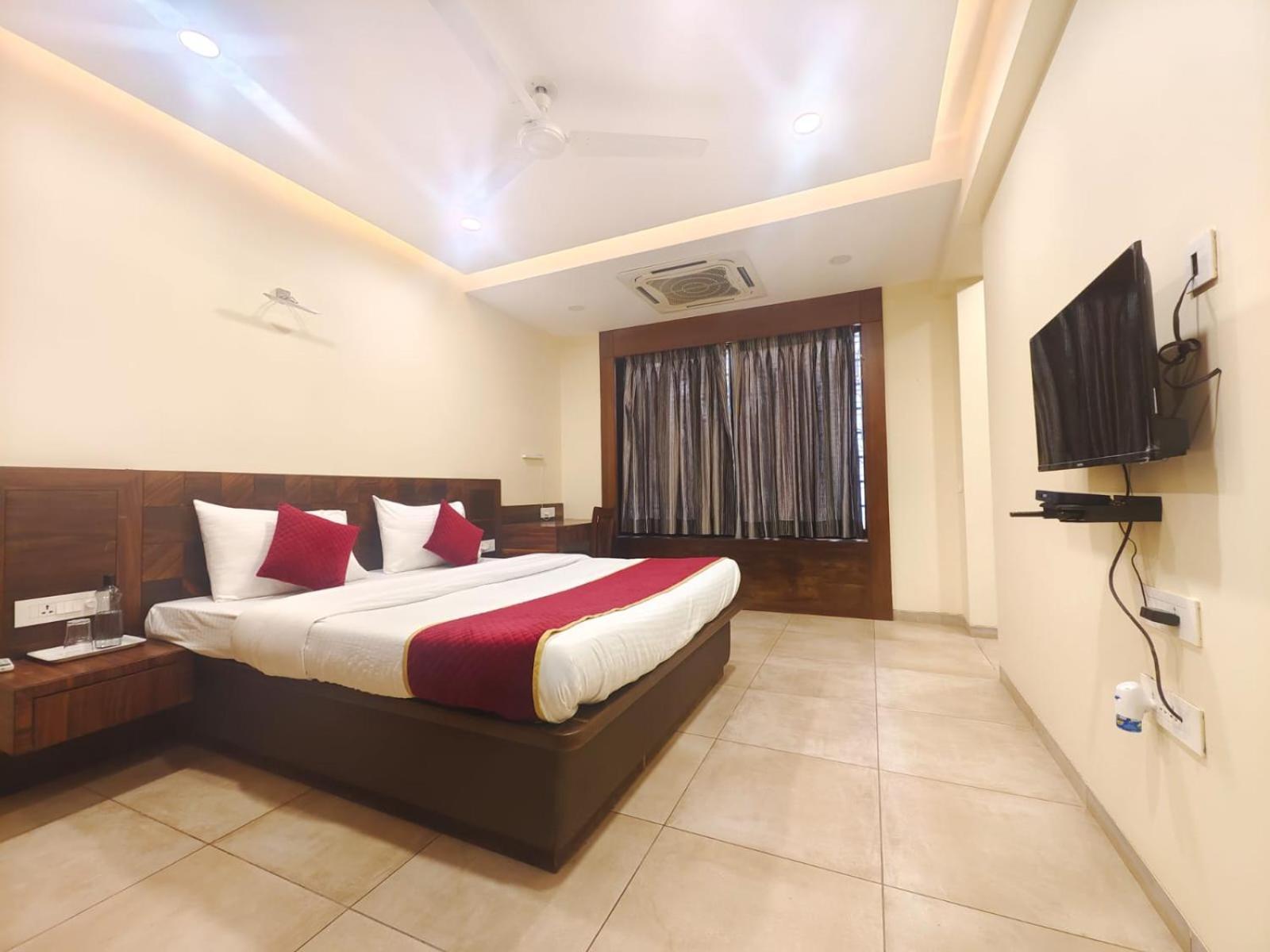 Sun Solitaire Pune Esterno foto